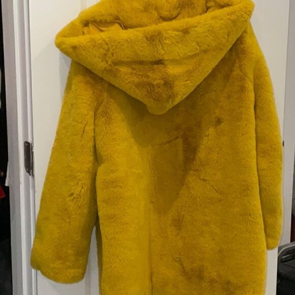 SUPER WARM AND COZY BRIGHT YELLOW ULTRA SOFT TEDDY FURRY COAT - Picture 3 of 5
